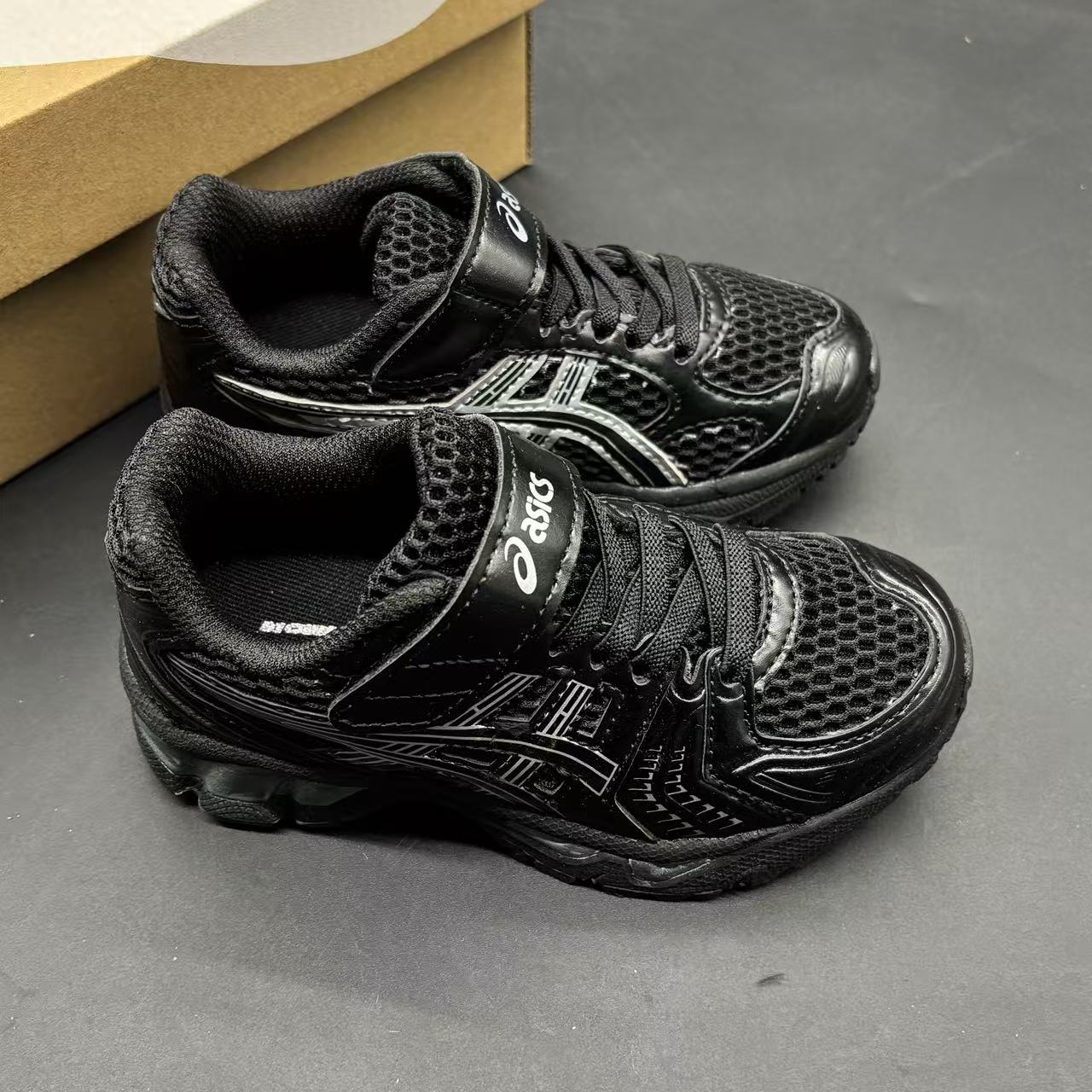 Children's shoes child